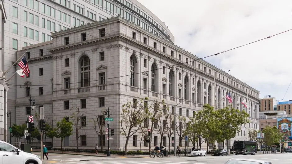 A neoclassical courthouse in San Francisco with American flags outside